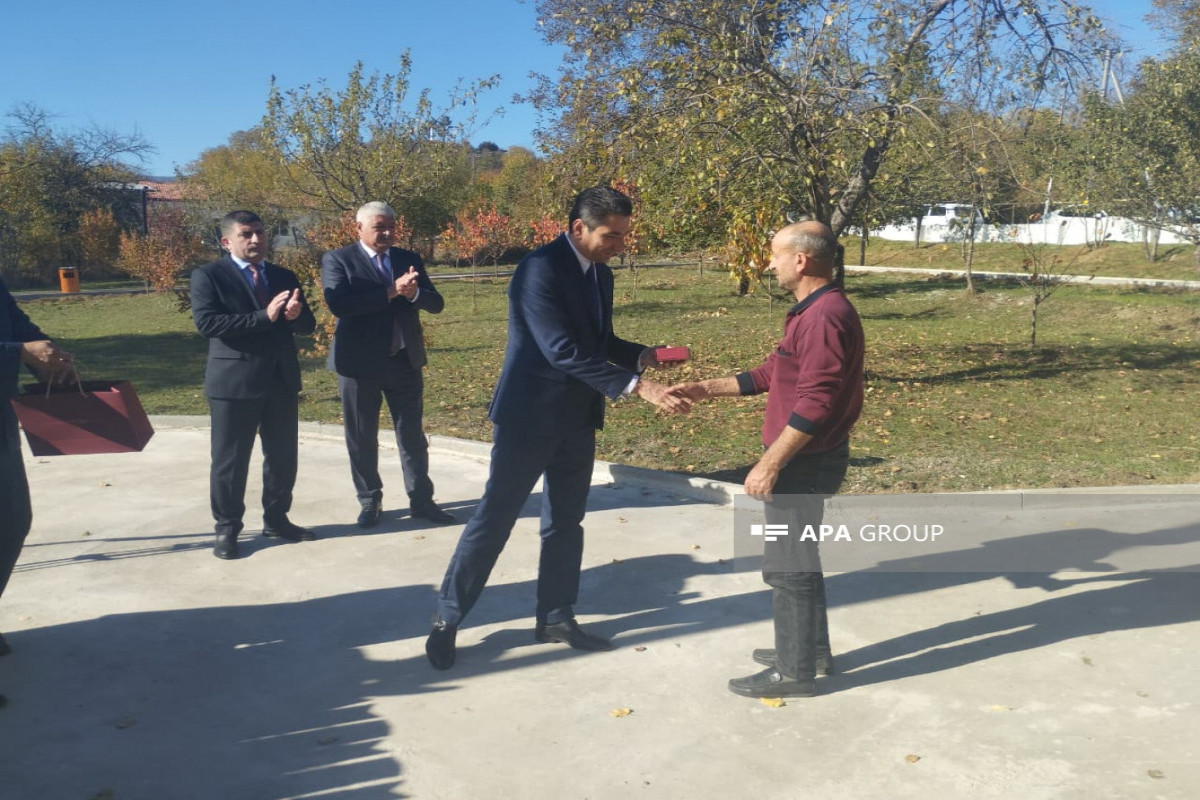 Keys presented to another group of families returning to Khojaly’s Badara village -PHOTO -VIDEO 