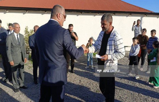 Azerbaijan continues resettlement of former IDPS to Khojavend’s Sos village, families receive house keys -PHOTO -UPDATED 