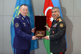 Azerbaijani and Kazakh defense ministers met in Almaty -VIDEO 