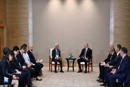 President Ilham Aliyev met with President of Asian Infrastructure Investment Bank in Tianjin