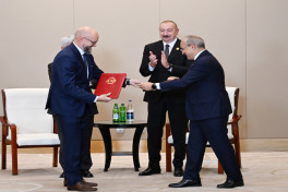 President Ilham Aliyev met with President of Asian Infrastructure Investment Bank in Tianjin