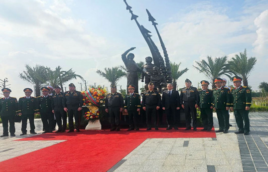 Azerbaijani Defense Minister pays official visit to Vietnam