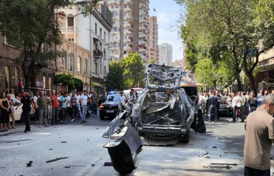 Car explodes on Yerevan street, several injured-VIDEO 
