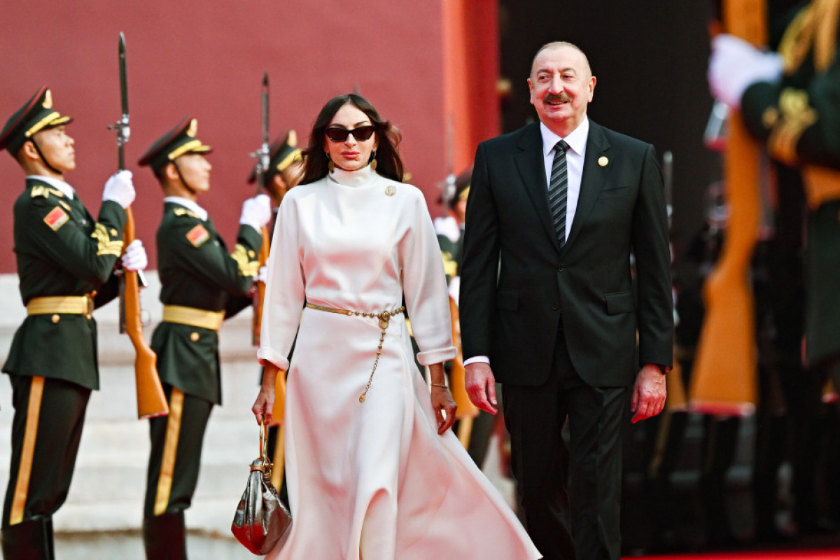 President Ilham Aliyev and First Lady Mehriban Aliyeva watched parade dedicated to 80th anniversary of Victory -UPDATED -VIDEO -PHOTO 