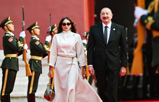 President Ilham Aliyev and First Lady Mehriban Aliyeva watched parade dedicated to 80th anniversary of Victory -UPDATED -VIDEO -PHOTO 