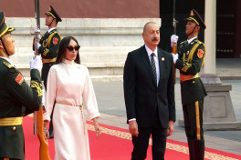 President Ilham Aliyev and First Lady Mehriban Aliyeva watched parade dedicated to 80th anniversary of Victory -UPDATED -VIDEO -PHOTO 