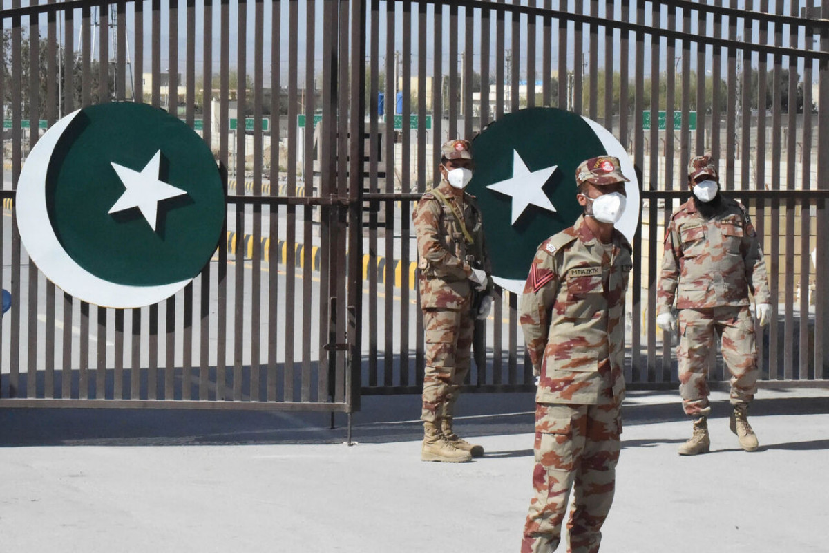 Pakistani Taliban kill two border troops as presence increases