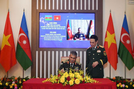Azerbaijan Defense Minister meets Vietnamese Prime Minister and military leadership