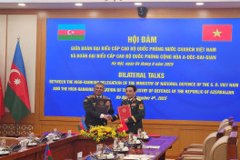 Azerbaijan Defense Minister meets Vietnamese Prime Minister and military leadership