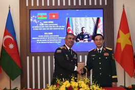 Azerbaijan Defense Minister meets Vietnamese Prime Minister and military leadership