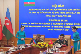 Azerbaijan Defense Minister meets Vietnamese Prime Minister and military leadership