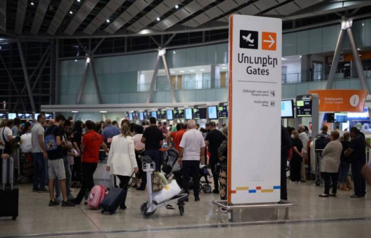 Hraparak: Armenians voluntarily leaving Karabakh head to Russia to fight in Ukraine