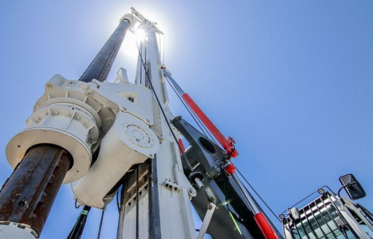Number of operating drilling rigs in oil and gas sector in world decreased