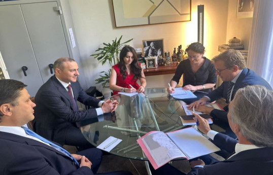 Armenian security chief meets French presidential advisor in Paris