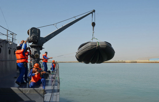 Naval combat exercises held in Navy-VIDEO 