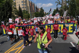 Washington DC residents protest against Trump's troop deployment to the city-PHOTO 