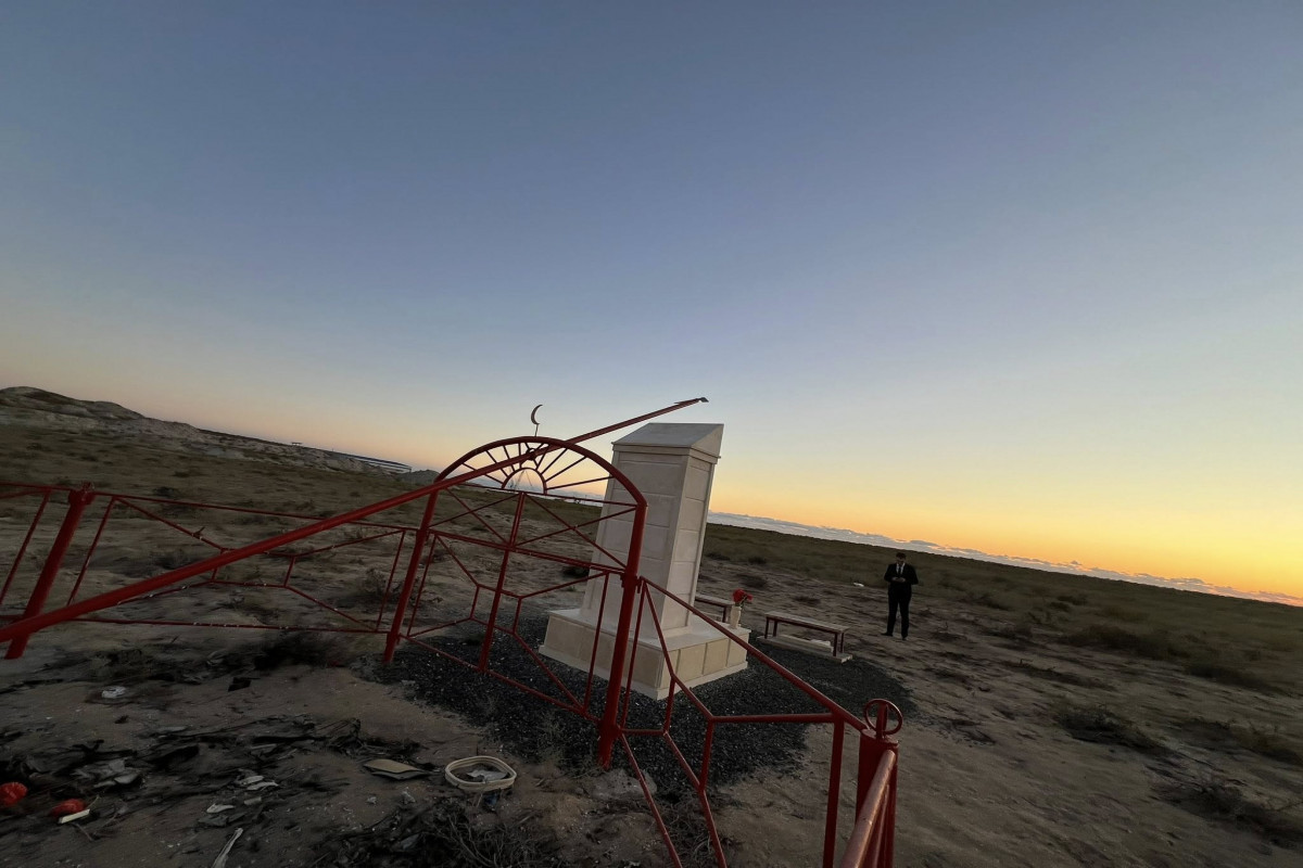 US Embassy Counselor visits AZAL plane crash site