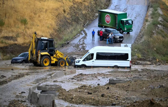 Torrential rains cause a number of problems in Ankara