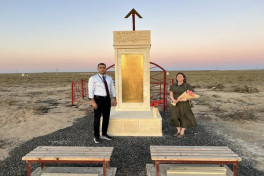 US Embassy Counselor visits AZAL plane crash site
