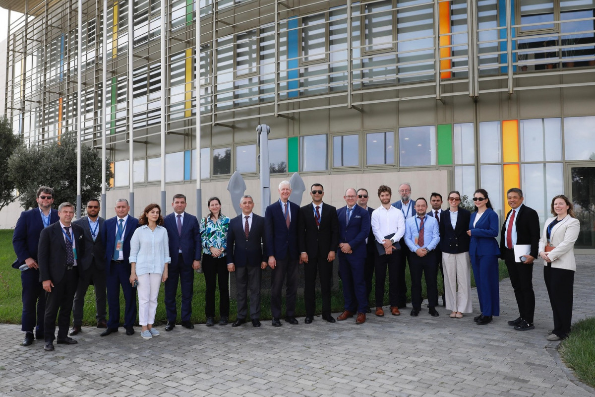 US business delegation visits Baku Port