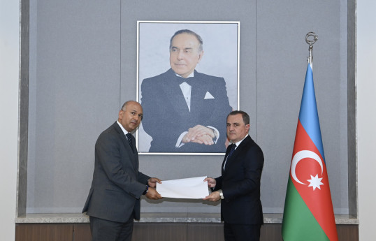 Azerbaijan’s foreign minister receives credentials from new Egyptian ambassador