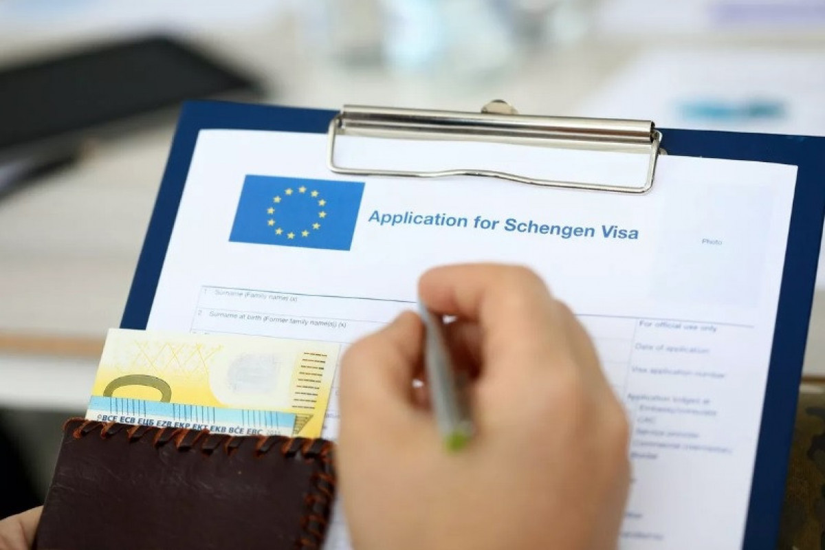 Germany urges tighter visa rules for Russian citizens