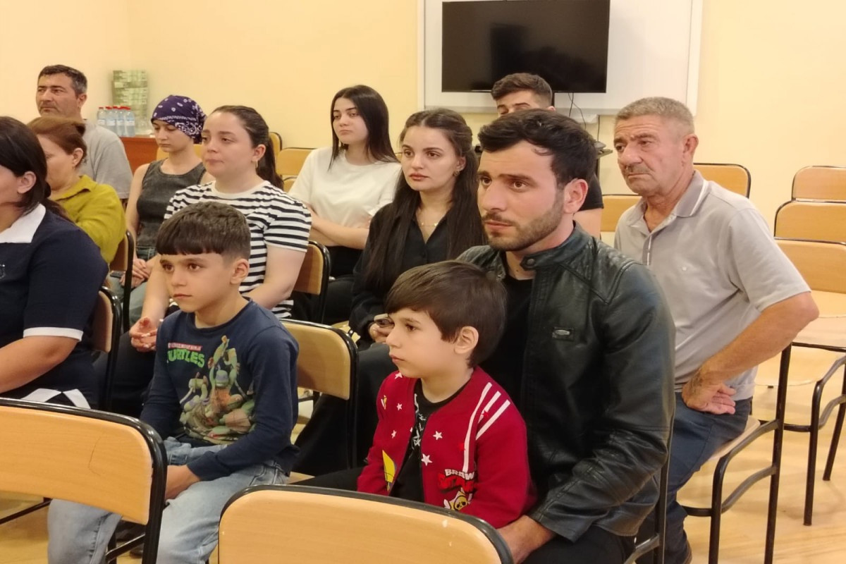 First relocation caravan arrives in Hadrut settlement, and keys handed over