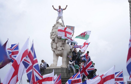 Tens of thousands gather for London anti-immigration march and counter protest