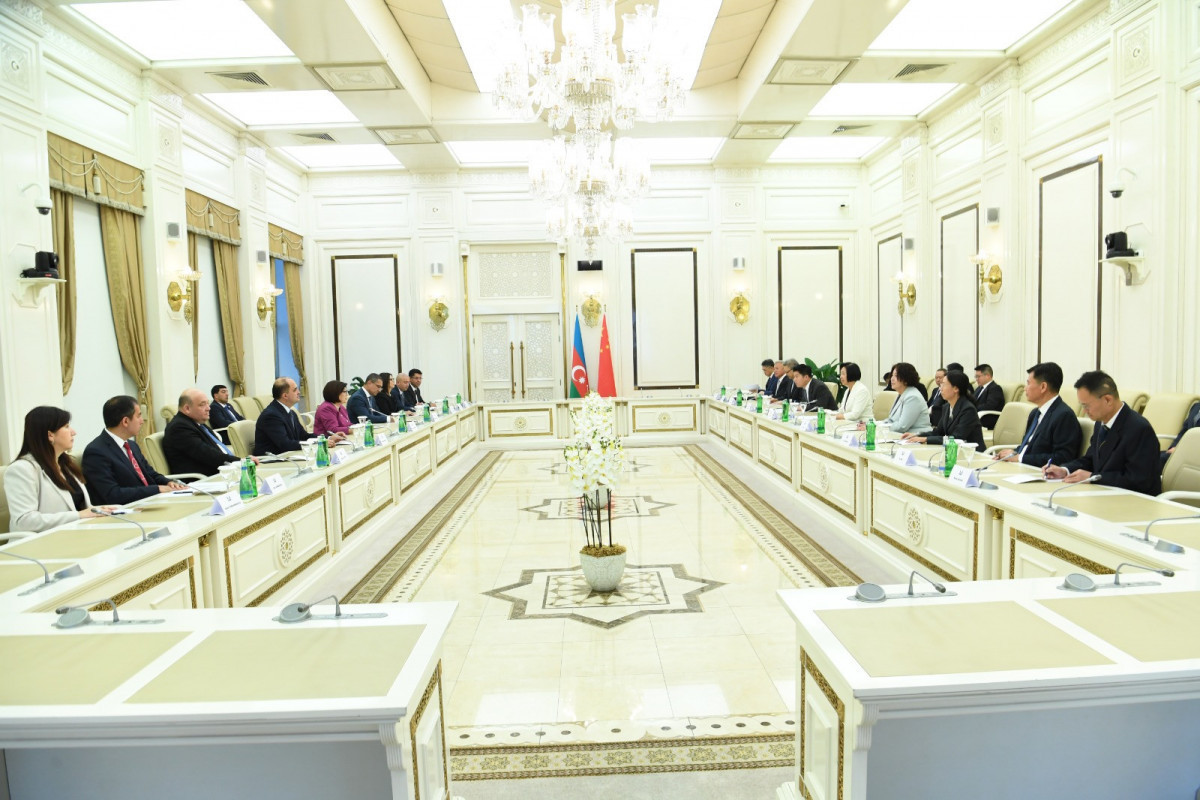 Discussion on co-op between parliaments of Azerbaijan and China held
