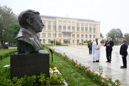 Presidents of Azerbaijan and United Arab Emirates viewed bullet-riddled monuments of prominent Azerbaijani figures in Shusha -PHOTO 