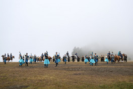 Presidents Ilham Aliyev and Sheikh Mohamed bin Zayed Al Nahyan watched Karabakh horses show at Jidir Duzu