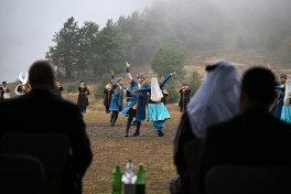 Presidents Ilham Aliyev and Sheikh Mohamed bin Zayed Al Nahyan watched Karabakh horses show at Jidir Duzu