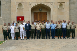 Delegation led by Bangladeshi general arrives in Azerbaijan -VIDEO 