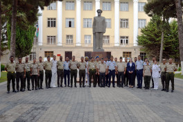 Delegation led by Bangladeshi general arrives in Azerbaijan -VIDEO 