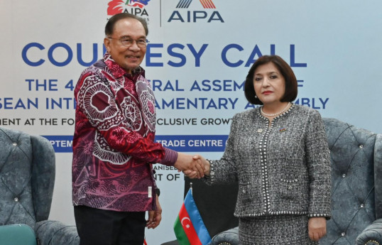 Azerbaijani Speaker meets with Malaysian PM
