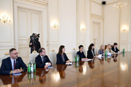 President Ilham Aliyev received European Commissioner for Enlargement