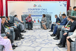 Azerbaijani Speaker meets with Malaysian PM