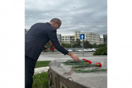 Israel’s ambassador visits monument of Azerbaijan’s National Hero Albert Agarunov