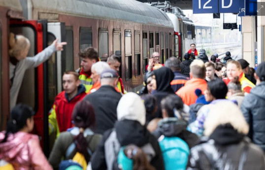 Germany sees first decline in total refugee numbers since 2011