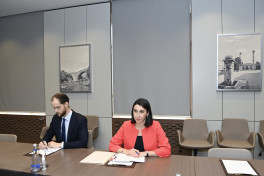 New French ambassador presents copy of credentials to Azerbaijani FM