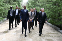 Rwandan President visits Alleys of Honor and Martyrs-UPDATED 