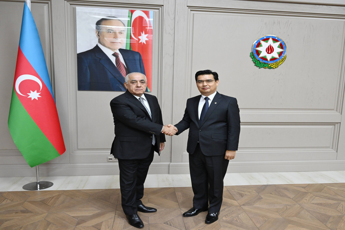 Prime Minister of the Republic of Azerbaijan, Ali Asadov and Saysana Kotputan, the Prosecutor General of the Supreme People