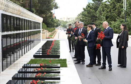 Speaker of Serbian National Assembly visits tomb of National Leader Heydar Aliyev and Alley of Martyrs