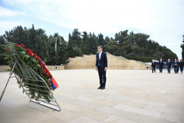 Speaker of Serbian National Assembly visits tomb of National Leader Heydar Aliyev and Alley of Martyrs