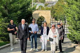Descendants of poet Imadeddin Nasimi visit Shahkhandan mausoleum -PHOTO 
