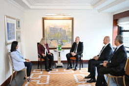 President Ilham Aliyev meets CEO and President of Franklin Templeton in New York-PHOTO 