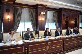 Azerbaijani parliament hosts UK delegation led by Lord Aamer Sarfraz
