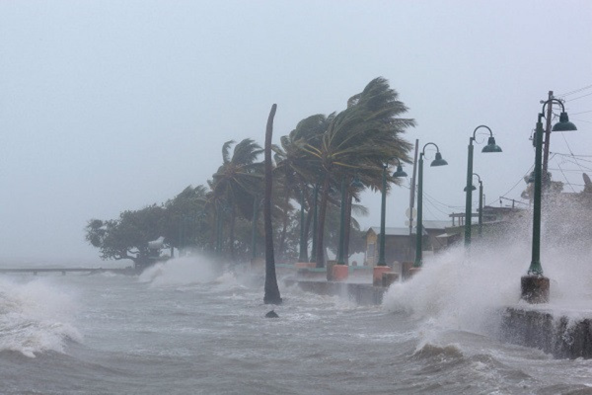 400,000 evacuated, 3 dead as fresh storm batters Philippines