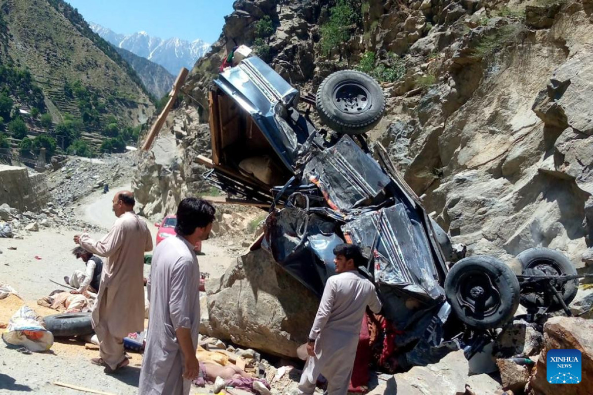 8 killed in road accident in SW Pakistan