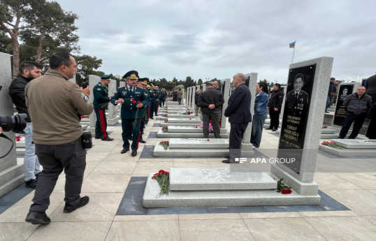 Second Alley of Martyrs is visited on Day of Remembrance-PHOTO 
